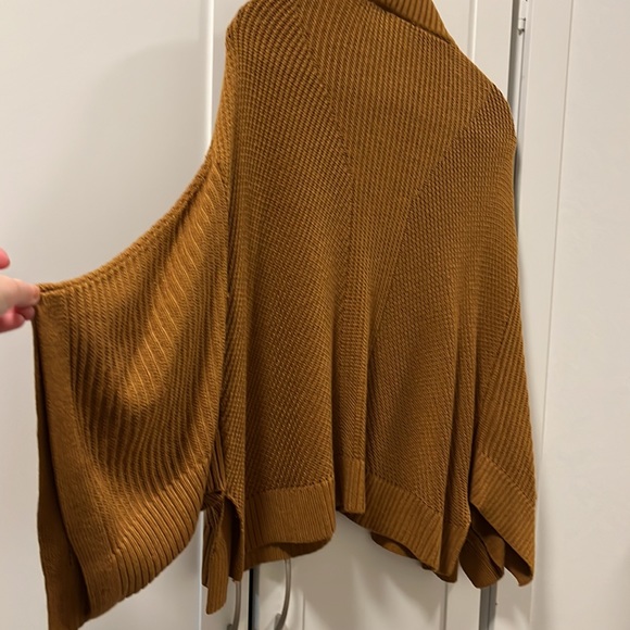 Lululemon sweater/poncho - Picture 6 of 9